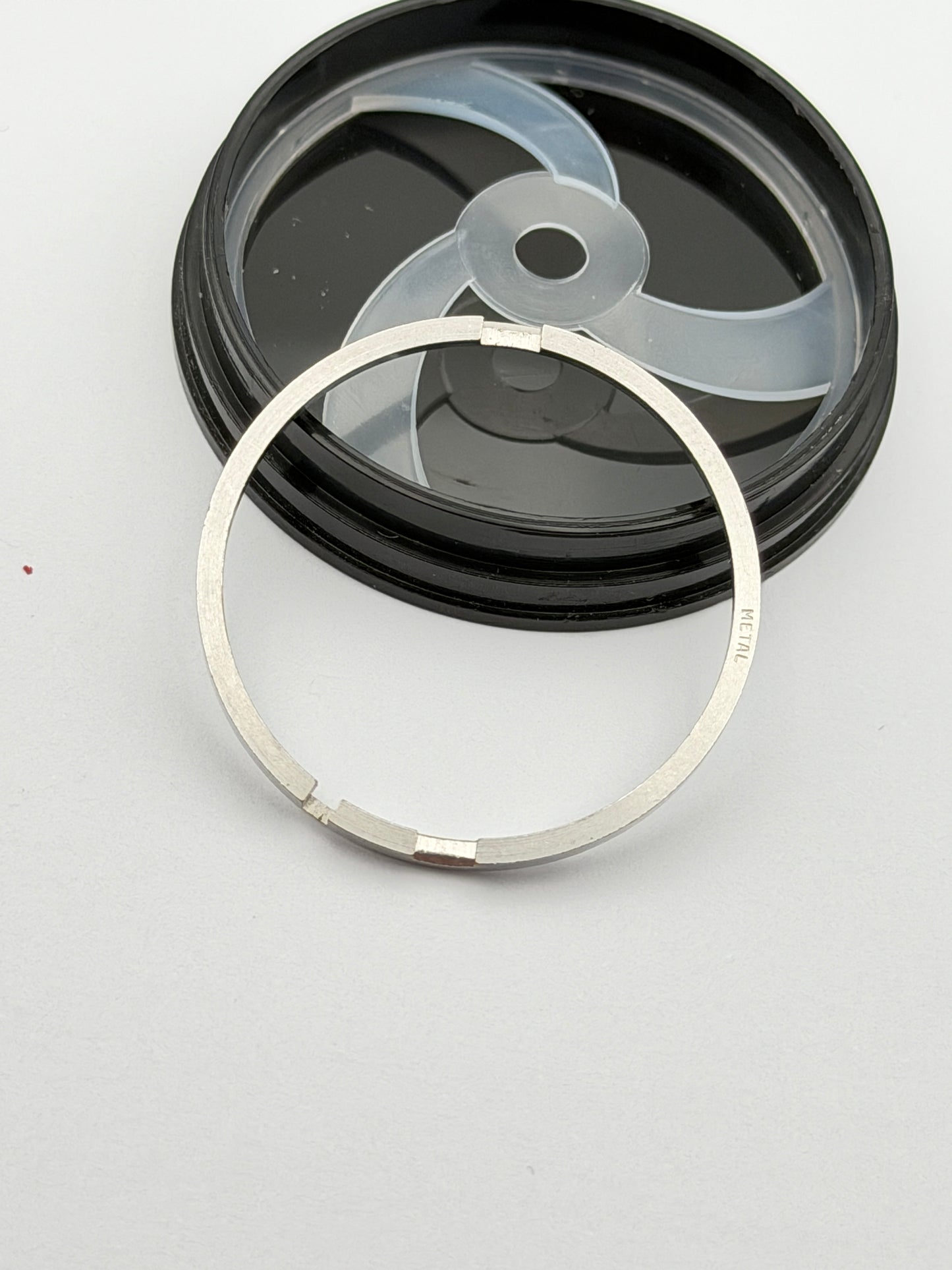 bulgari anello ferma movimento diagono carbon gold