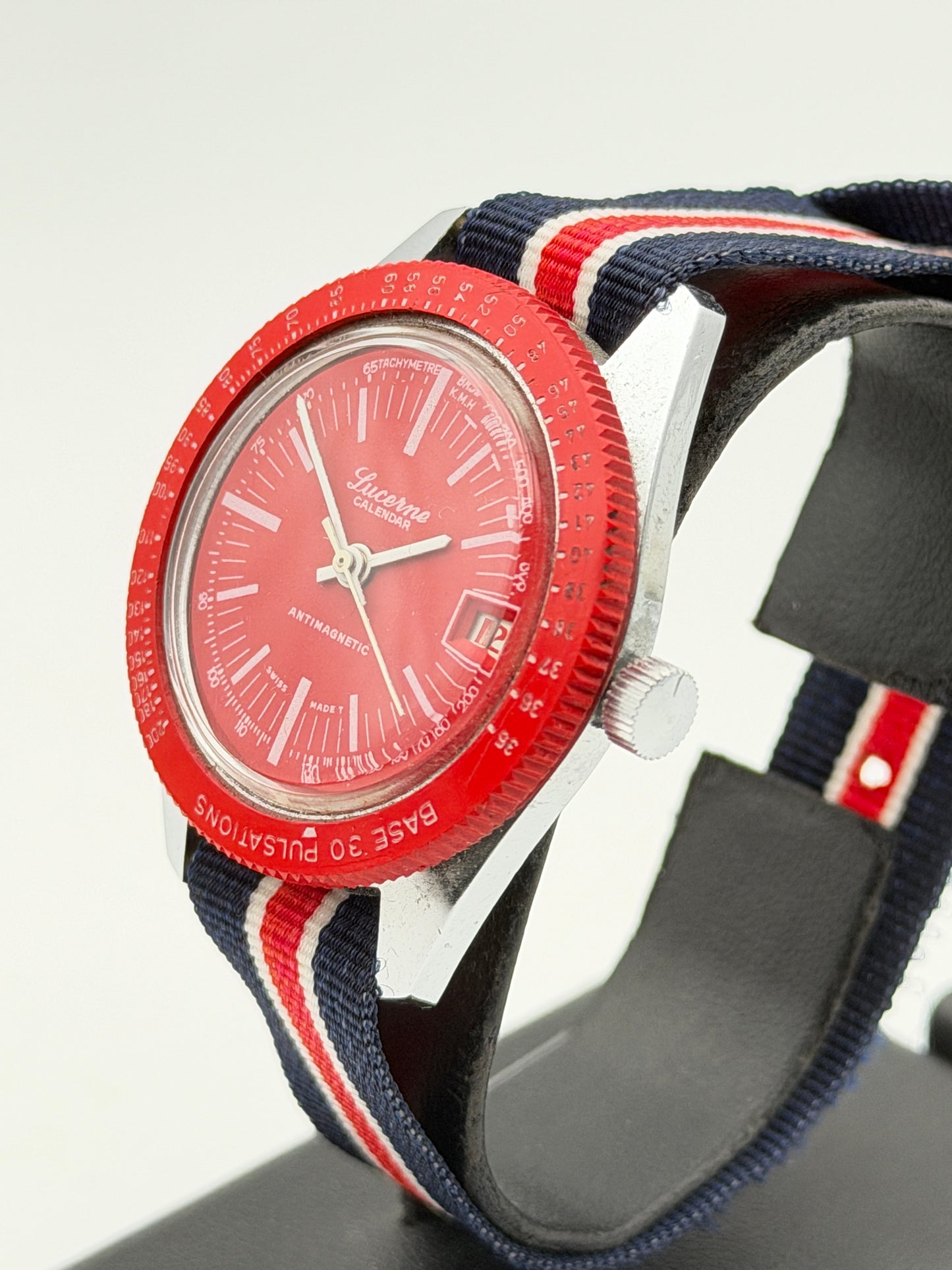 lucerne diver vintage red new nos 37mm swiss made