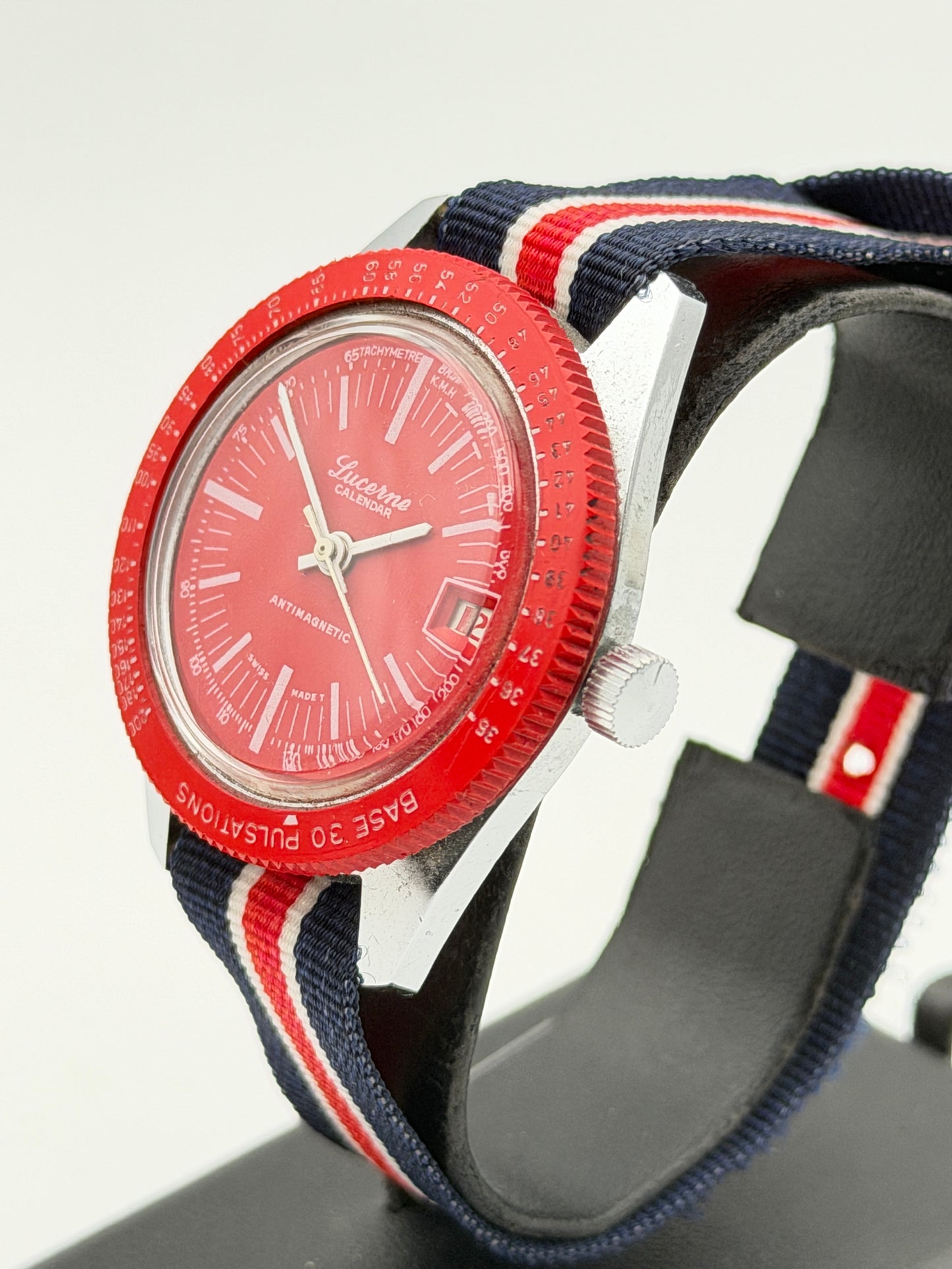 lucerne diver vintage red new nos 37mm swiss made