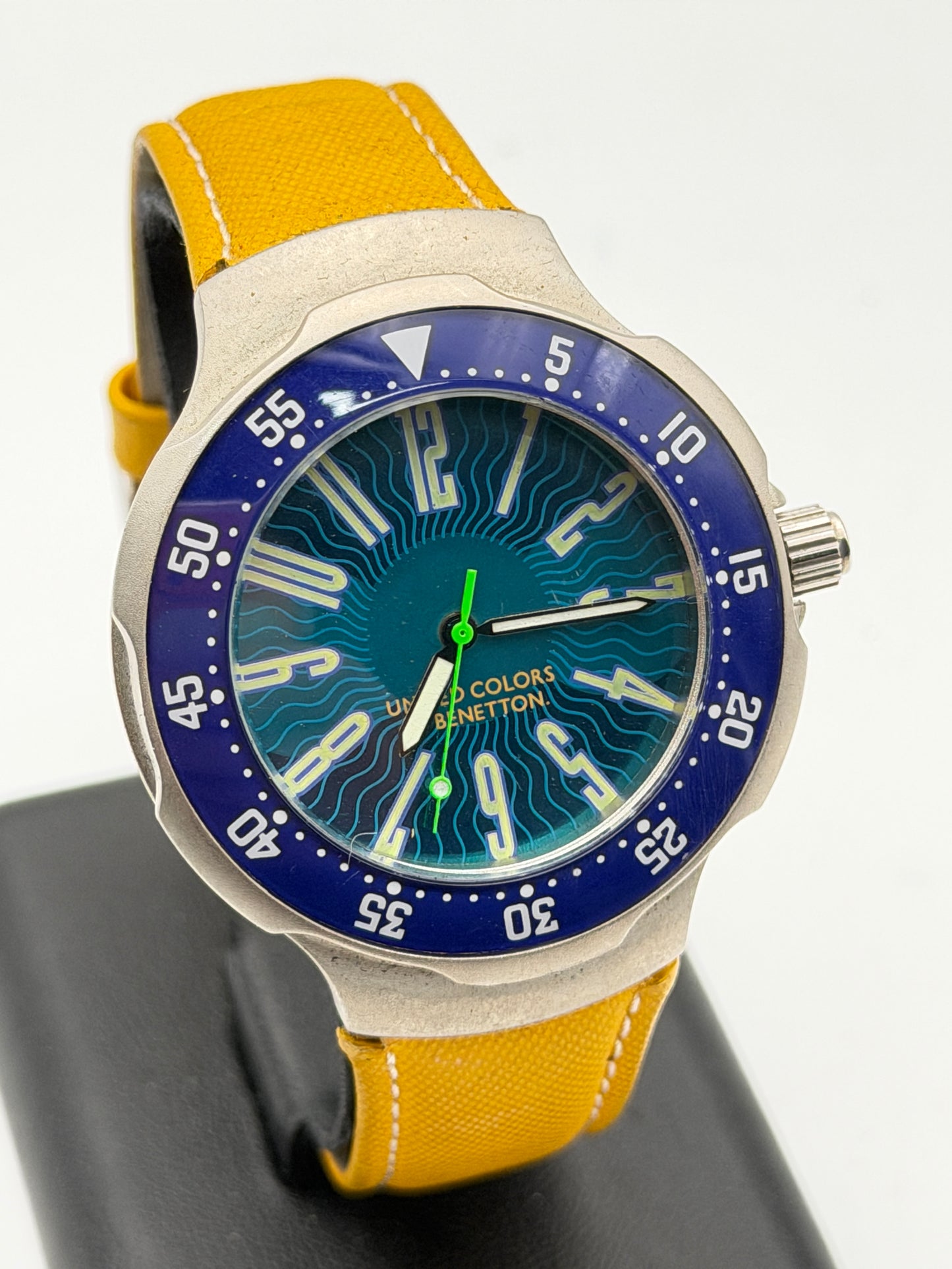 united colors of benetton vitnage watch quartz nos new 38mm
