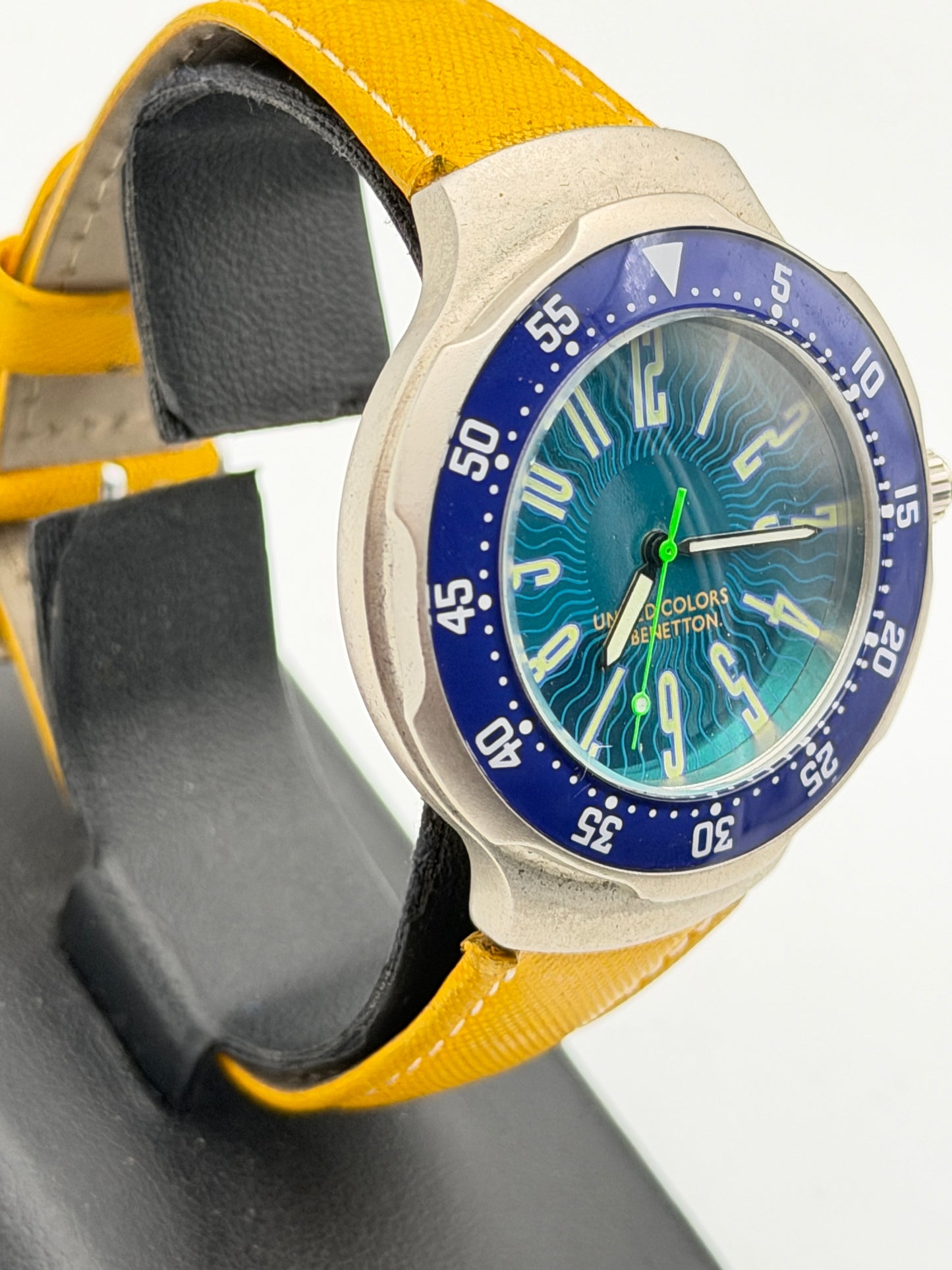 united colors of benetton vitnage watch quartz nos new 38mm