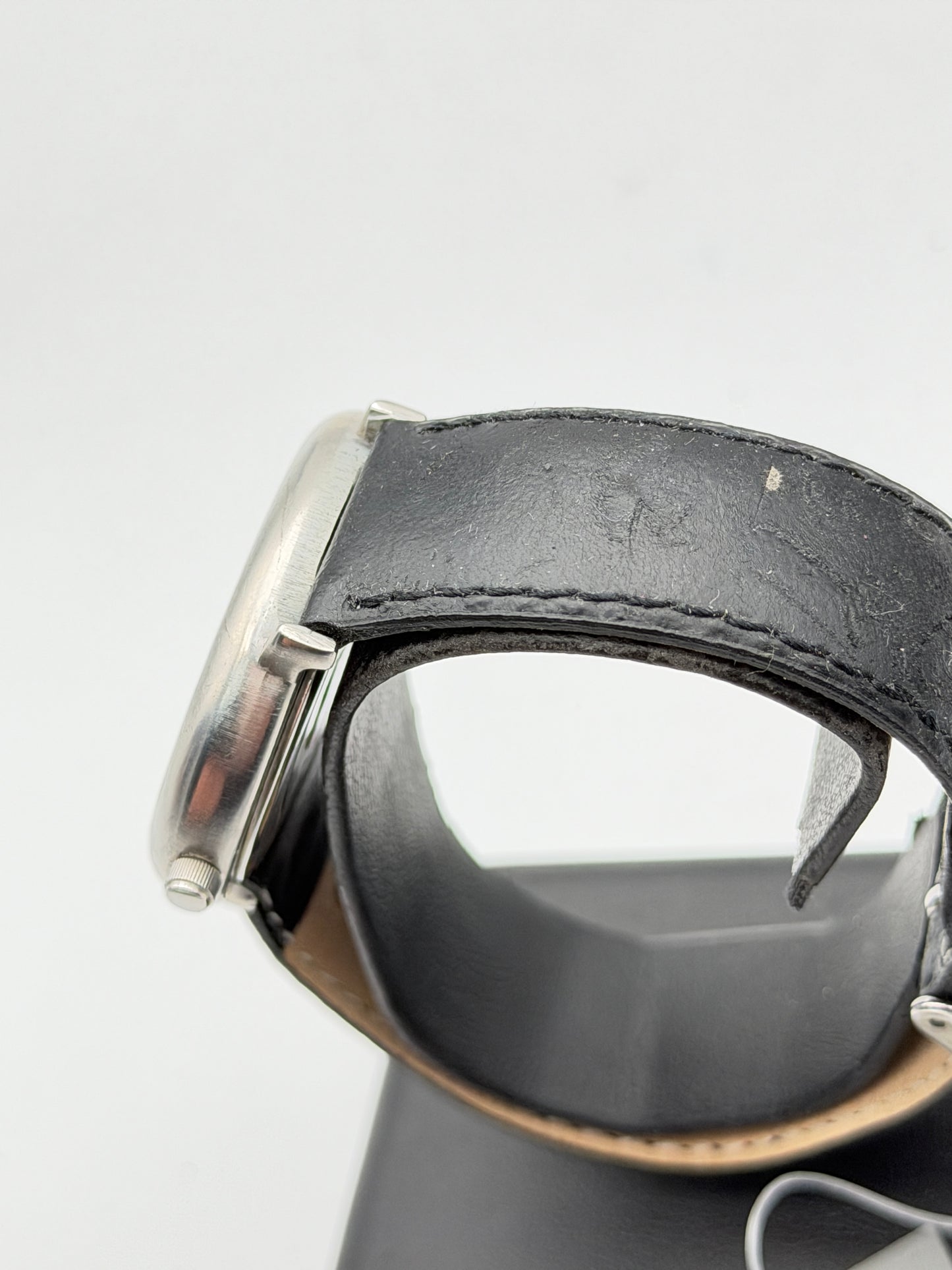 xisaecuum quartz watch new nos 36mm