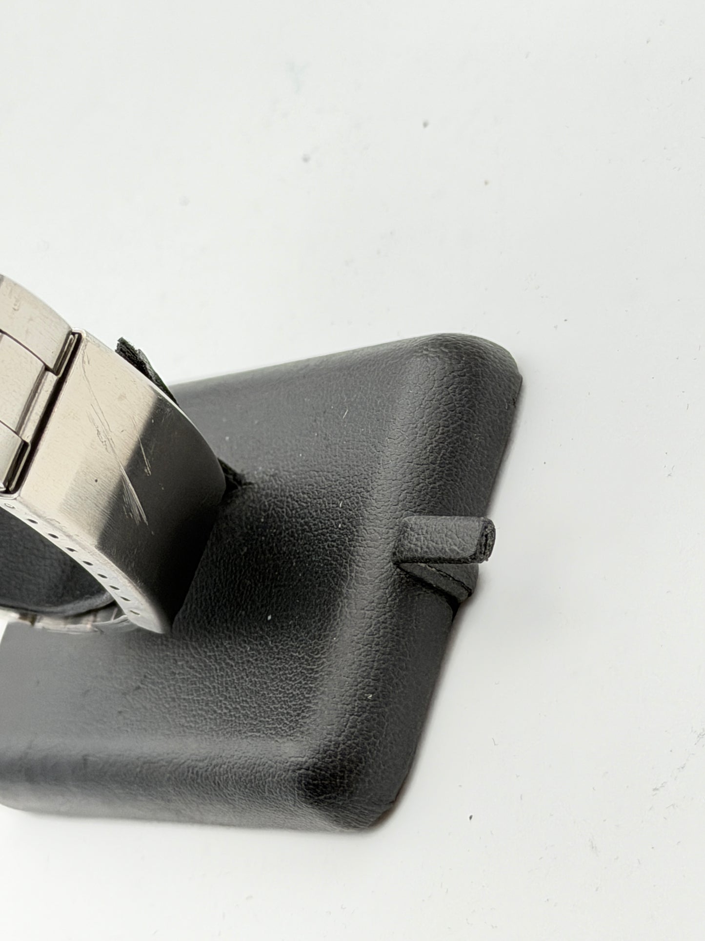 vagary quartz watch new nos 34mm
