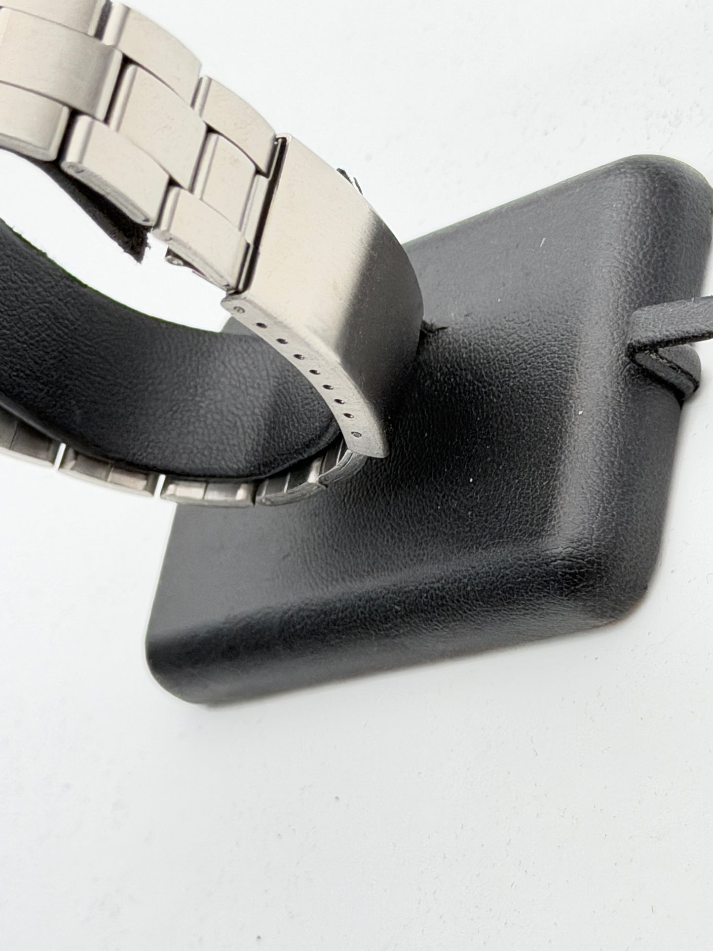 vagary 34mm quartz watch new nos