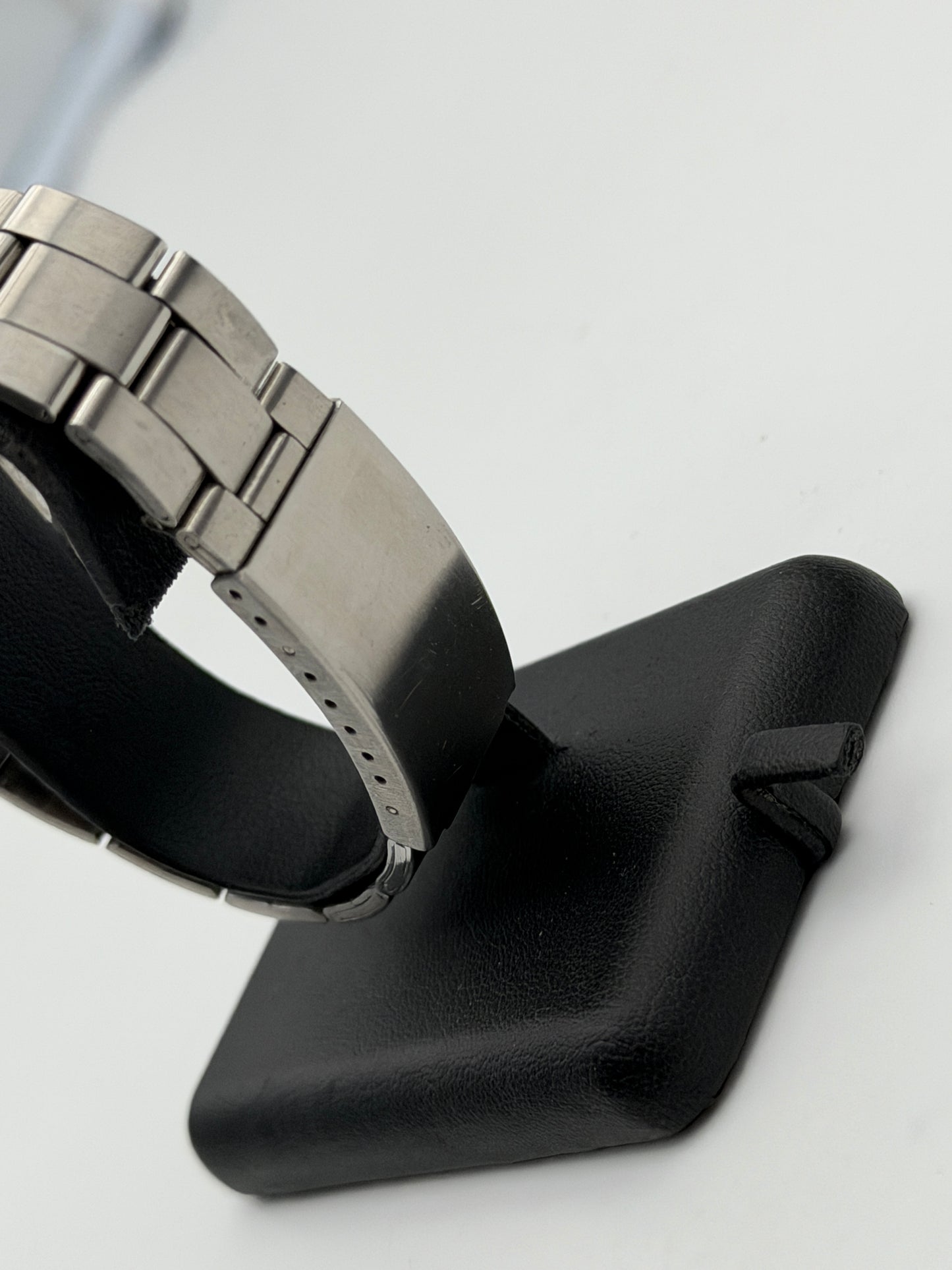 vagary 34mm quartz watch new nos
