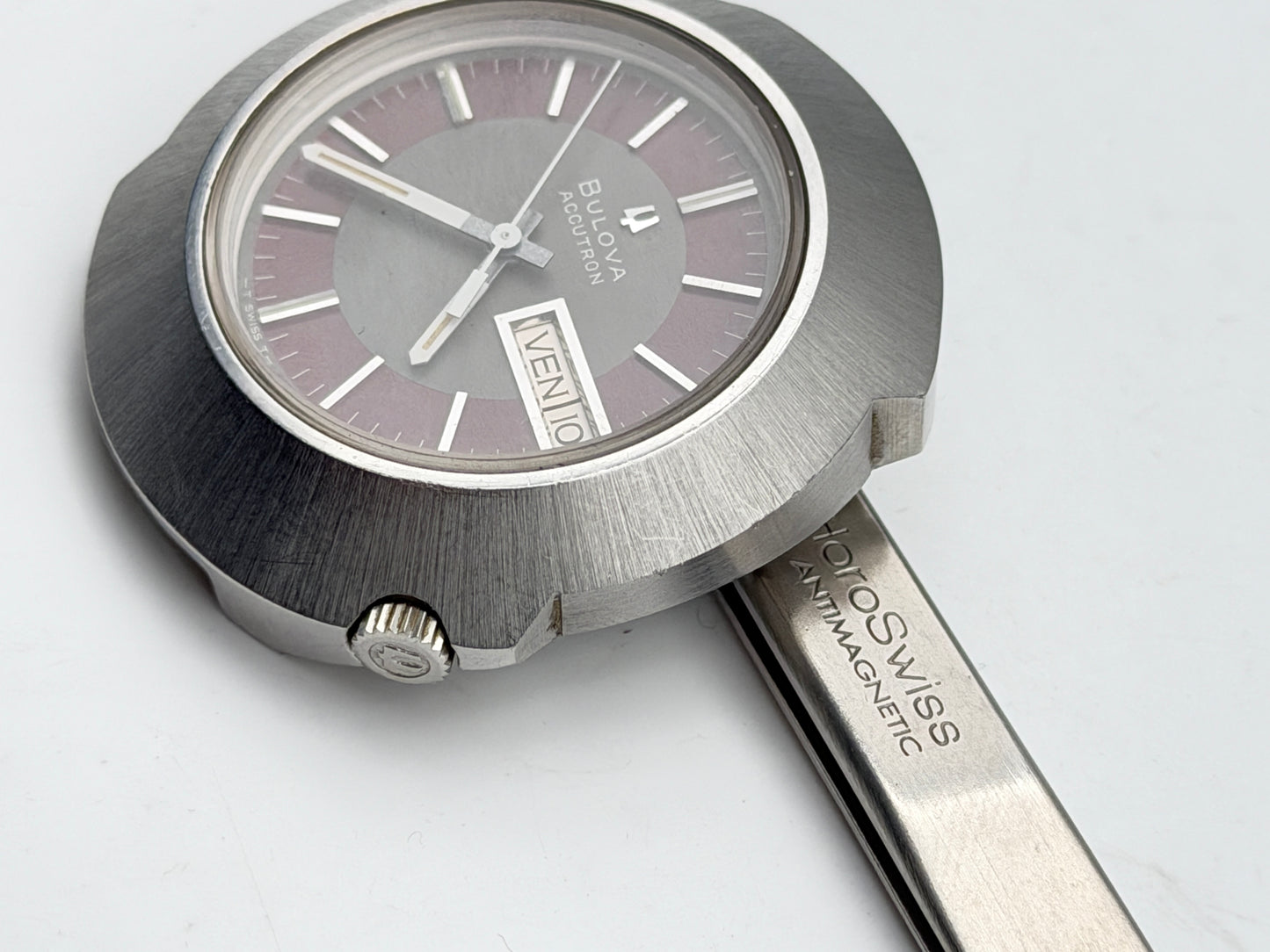 bulova accutron red 3-76852 no 40mm