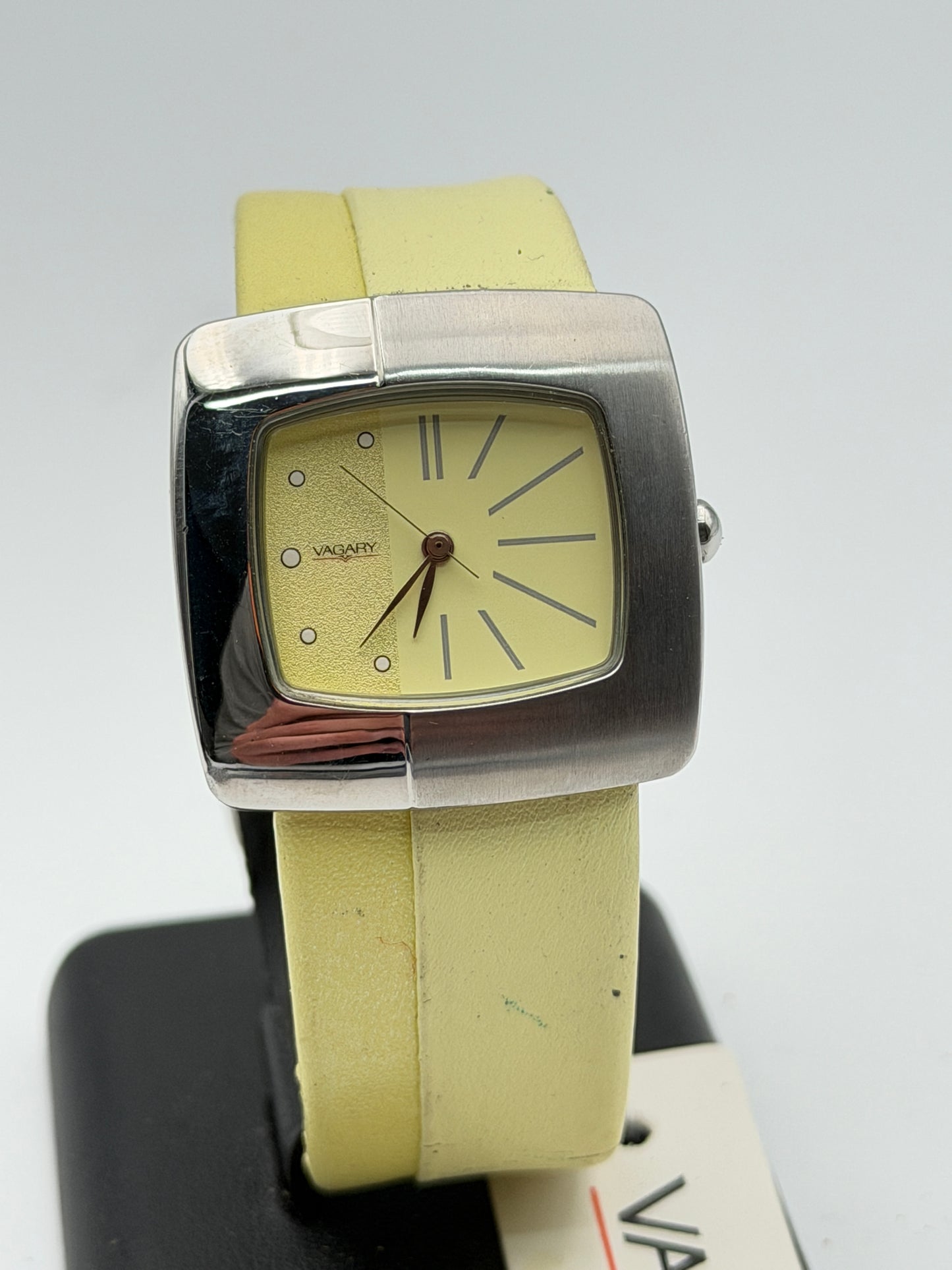vagary quartz nos vintage watch 32mm