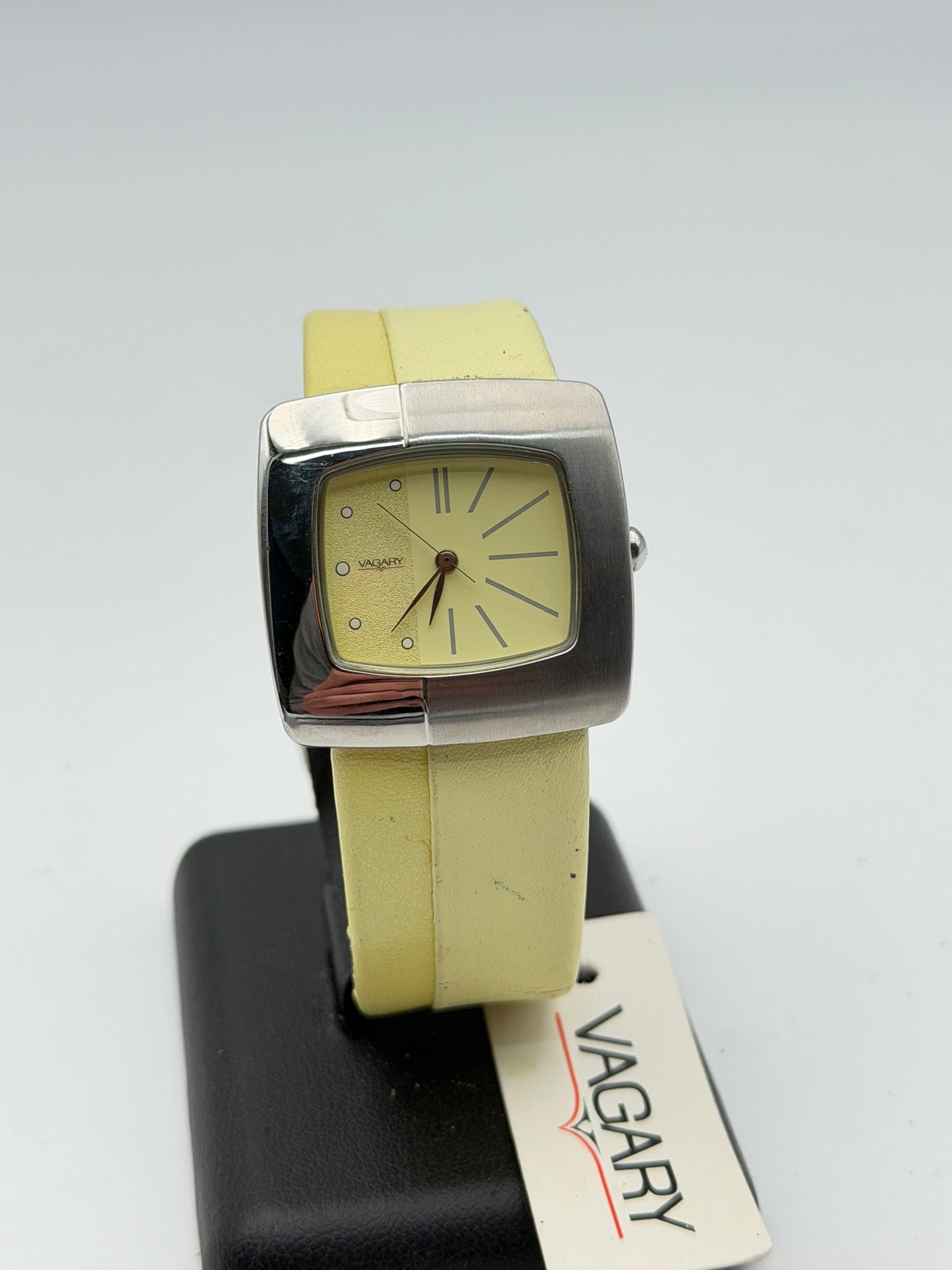 vagary quartz nos vintage watch 32mm