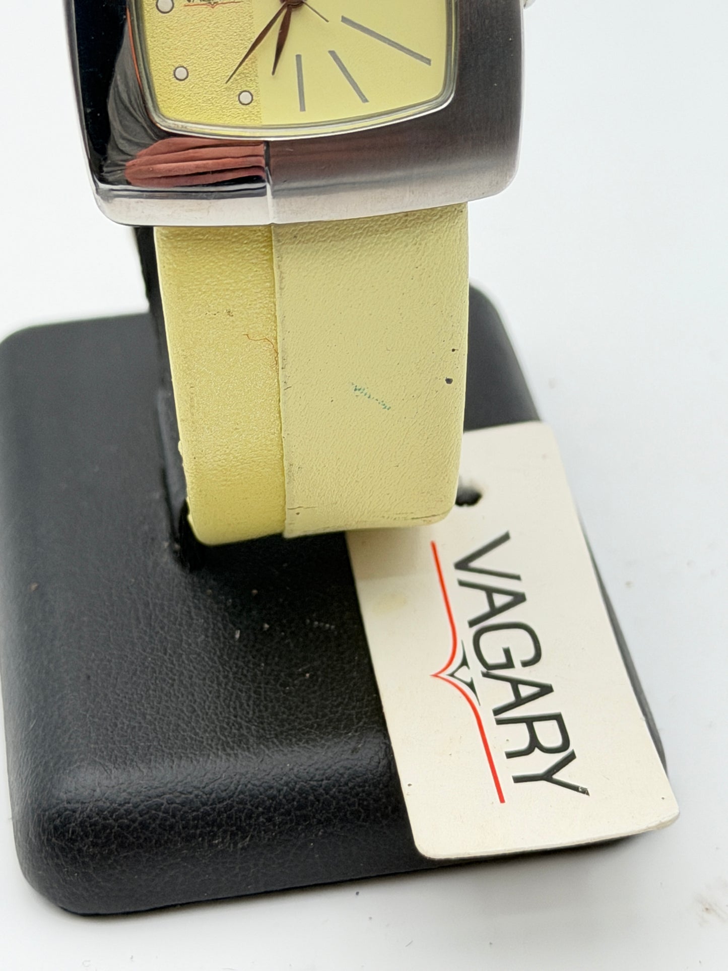 vagary quartz nos vintage watch 32mm