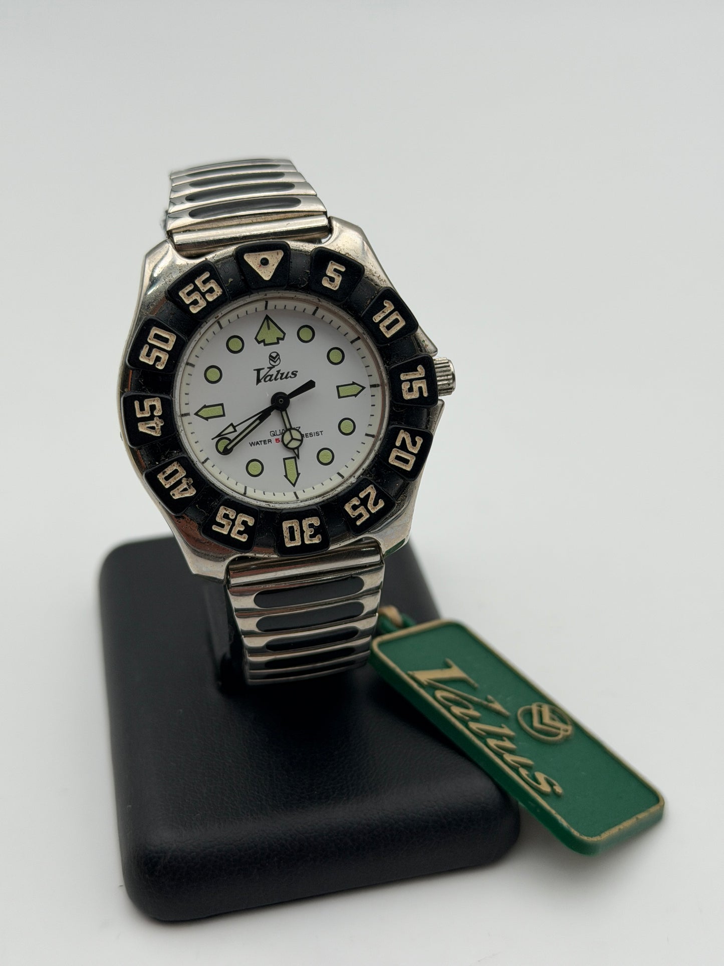 valus quartz watch vintage new nos diver 38mm