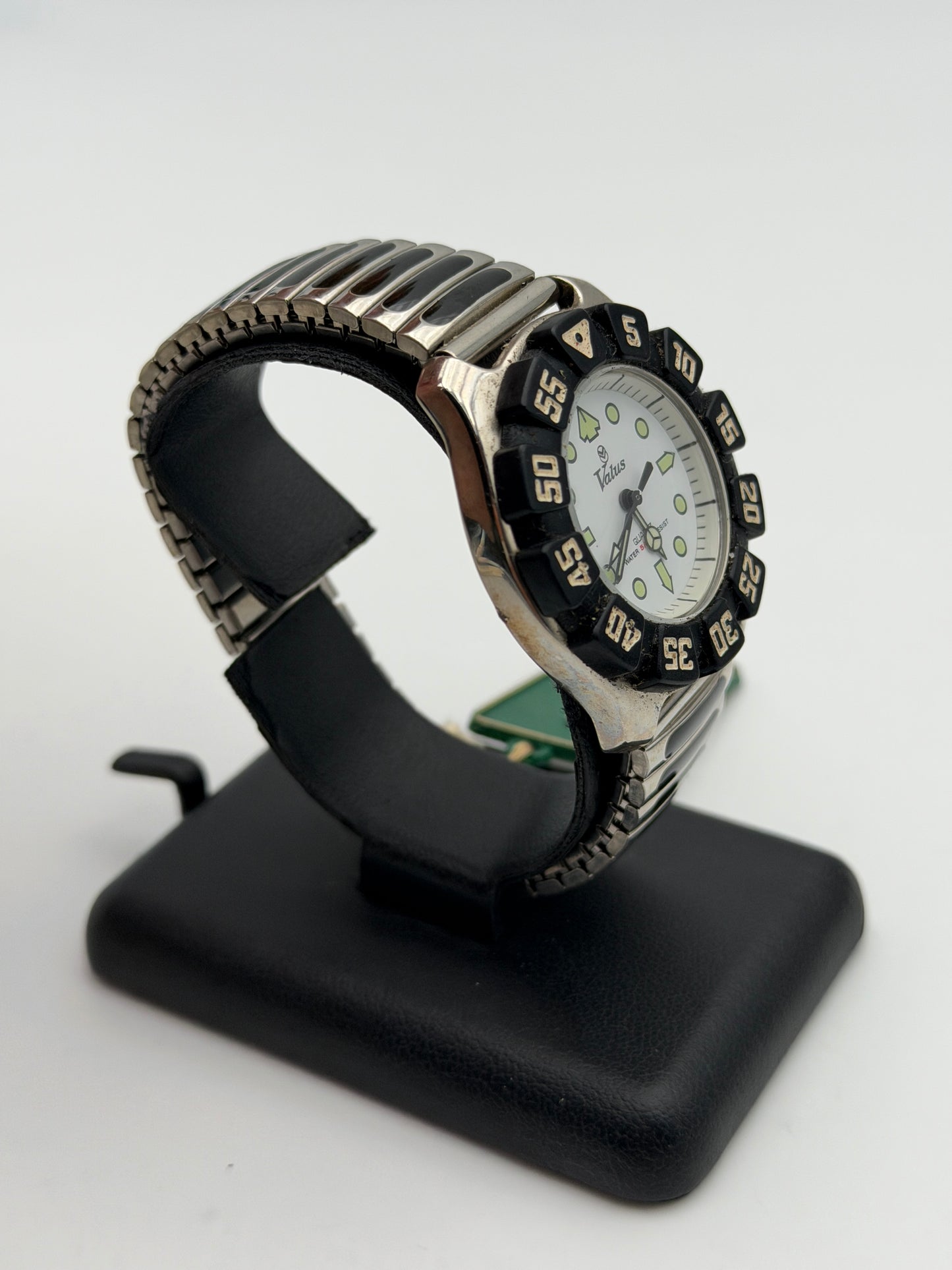valus quartz watch vintage new nos diver 38mm
