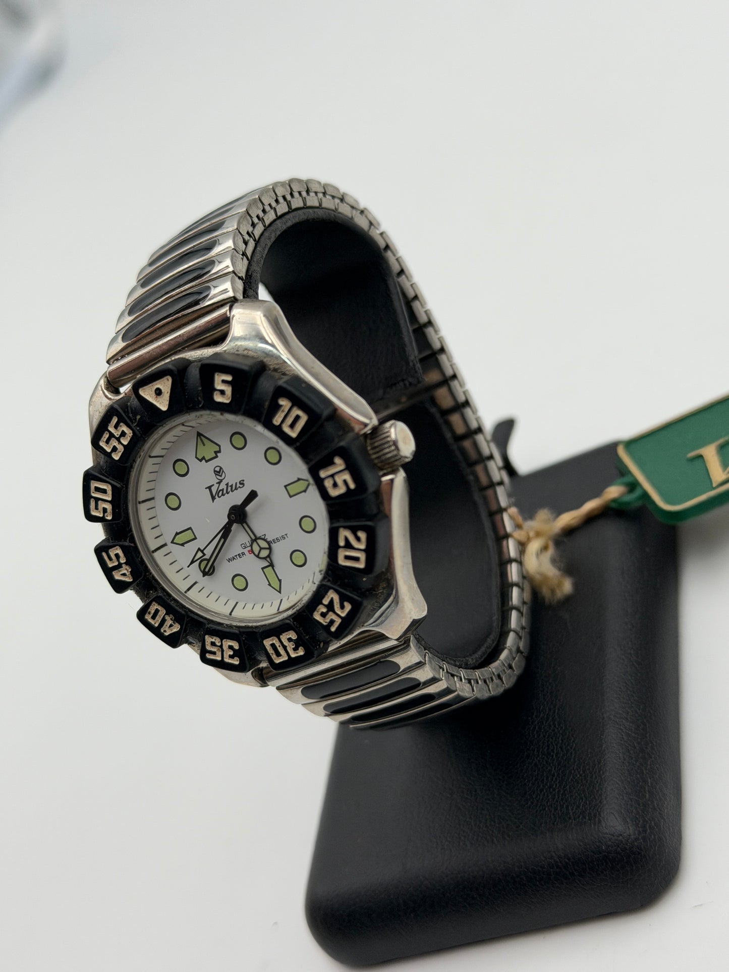 valus quartz watch vintage new nos diver 38mm