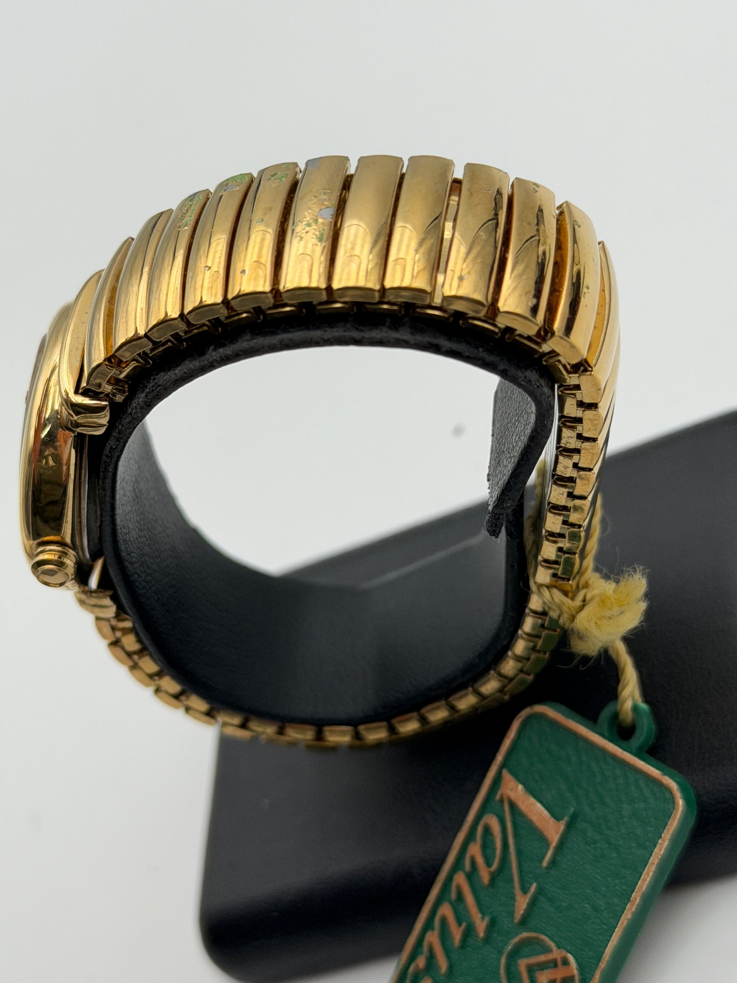 valus green watch vintage new nos quartz 27mm