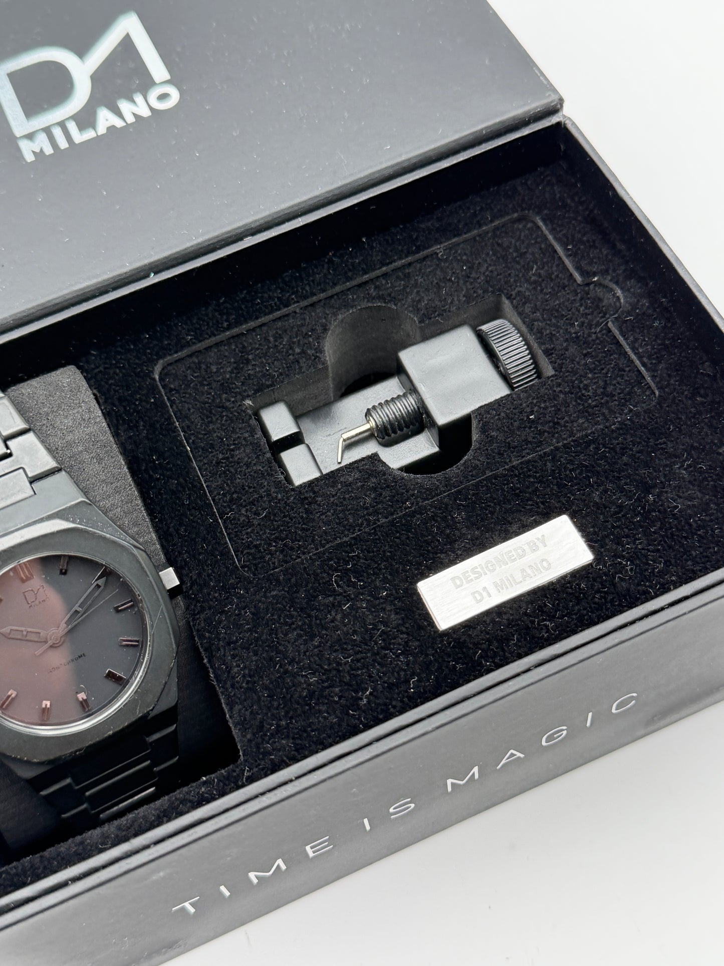 d1 Milano monochrome  41mm