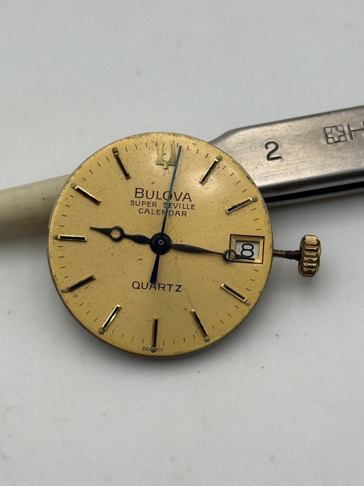 bulova super seville calendar quartz eta 555.415 movement movimento