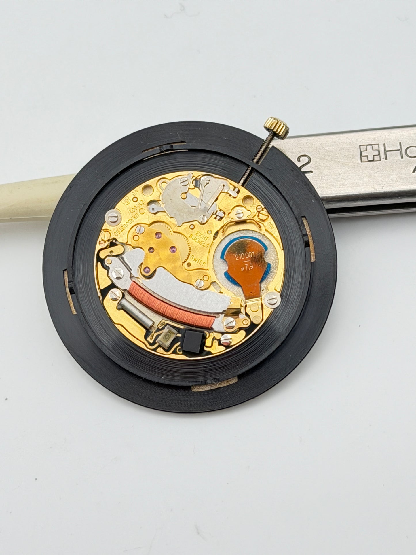 baume e mercier eta 210.001 quartz movement movimento