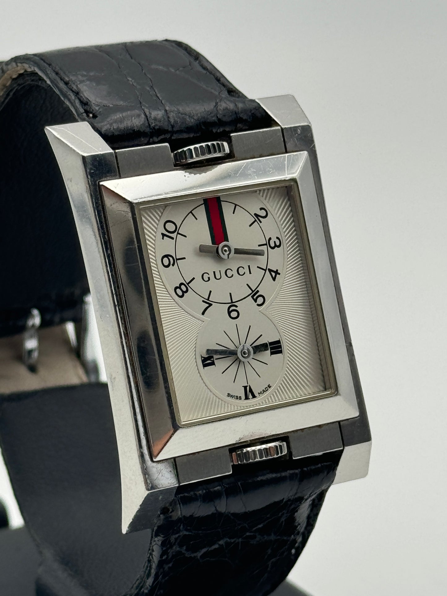 gucci dual time gmt 111 dual swiss made watch