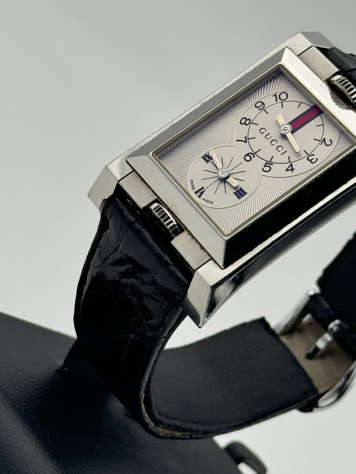 gucci dual time gmt 111 dual swiss made watch