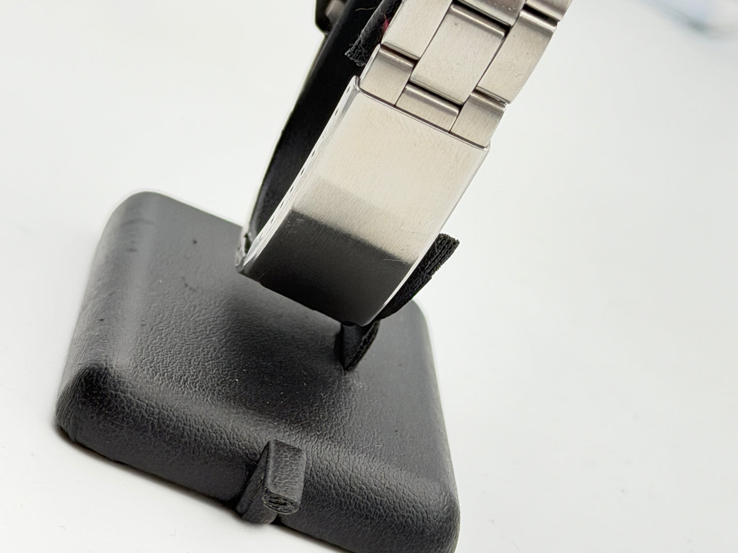 vagary quartz NOS 90's 34mm steel