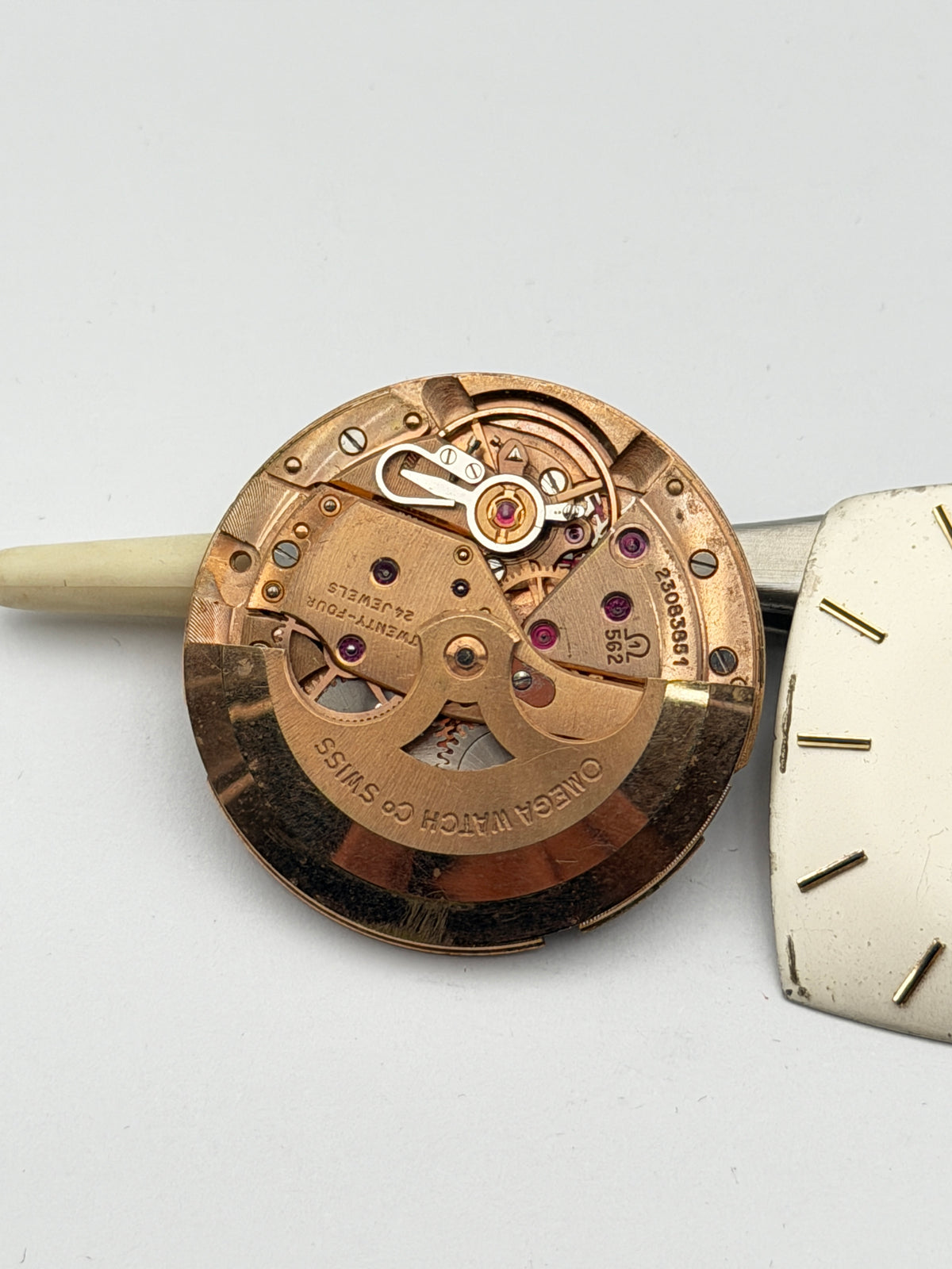 omega 562 movement movimento