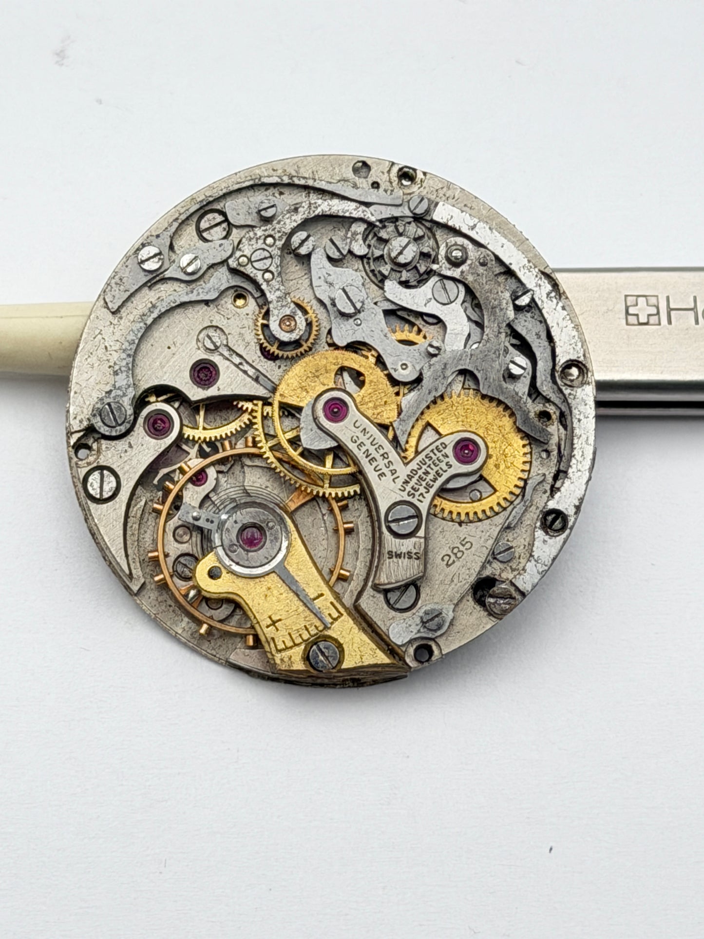 Universal Genève 285 chrono movement movimento