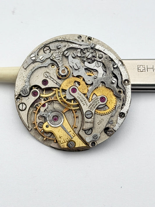 Universal Genève 285 chrono movement movimento