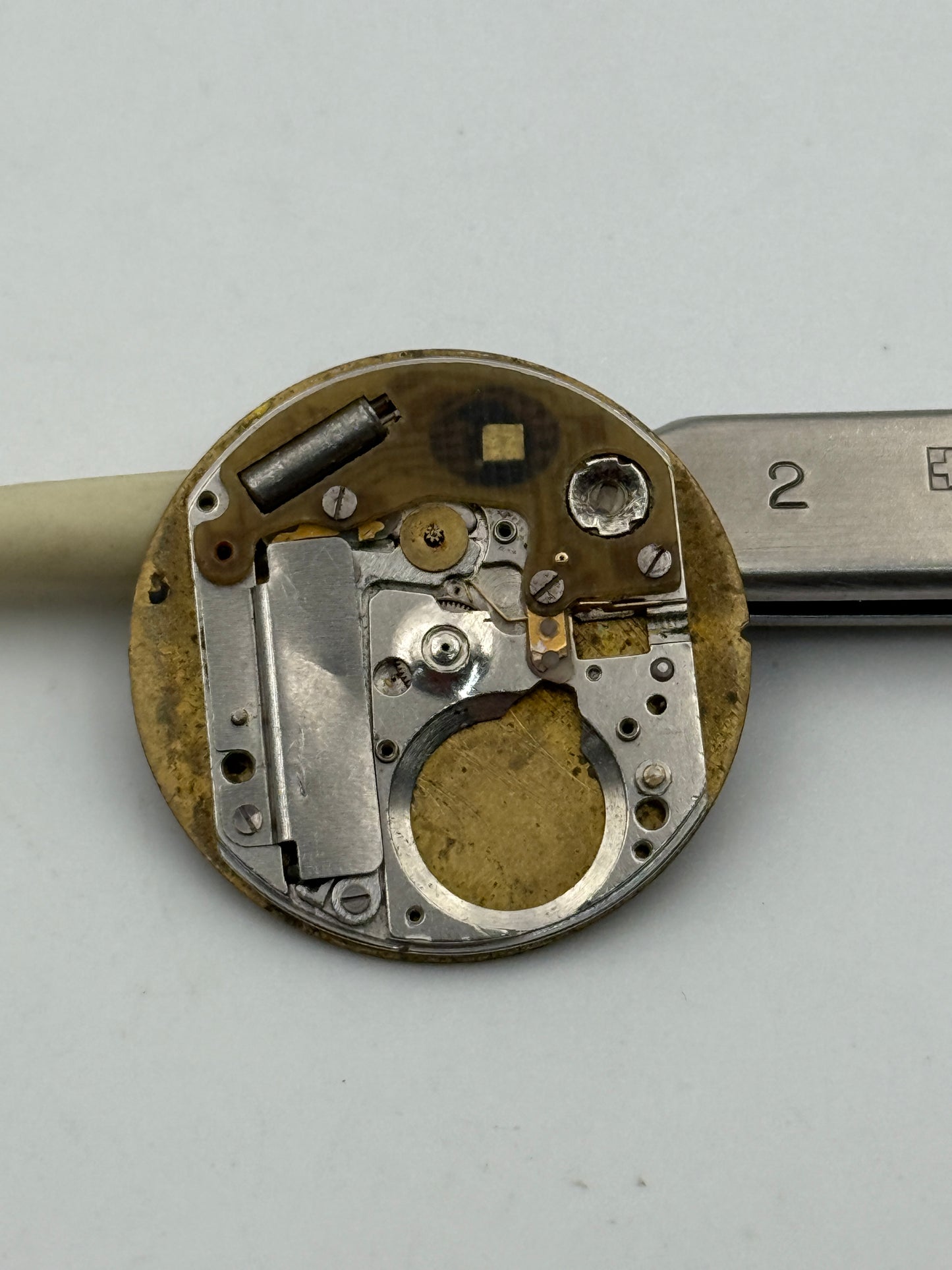 old quartz movement swiss made movimento