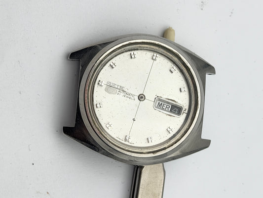 seiko 7009-8330 37mm