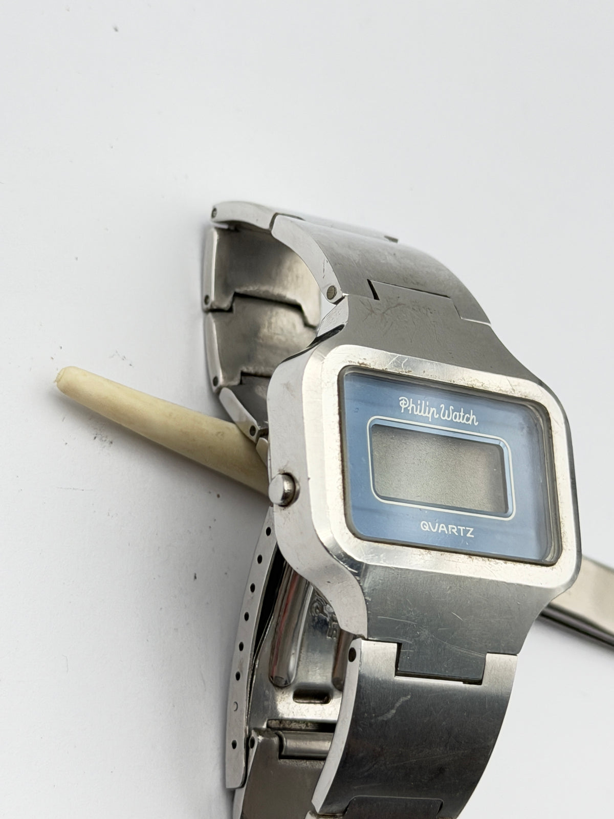 philip watch lcd 37mm