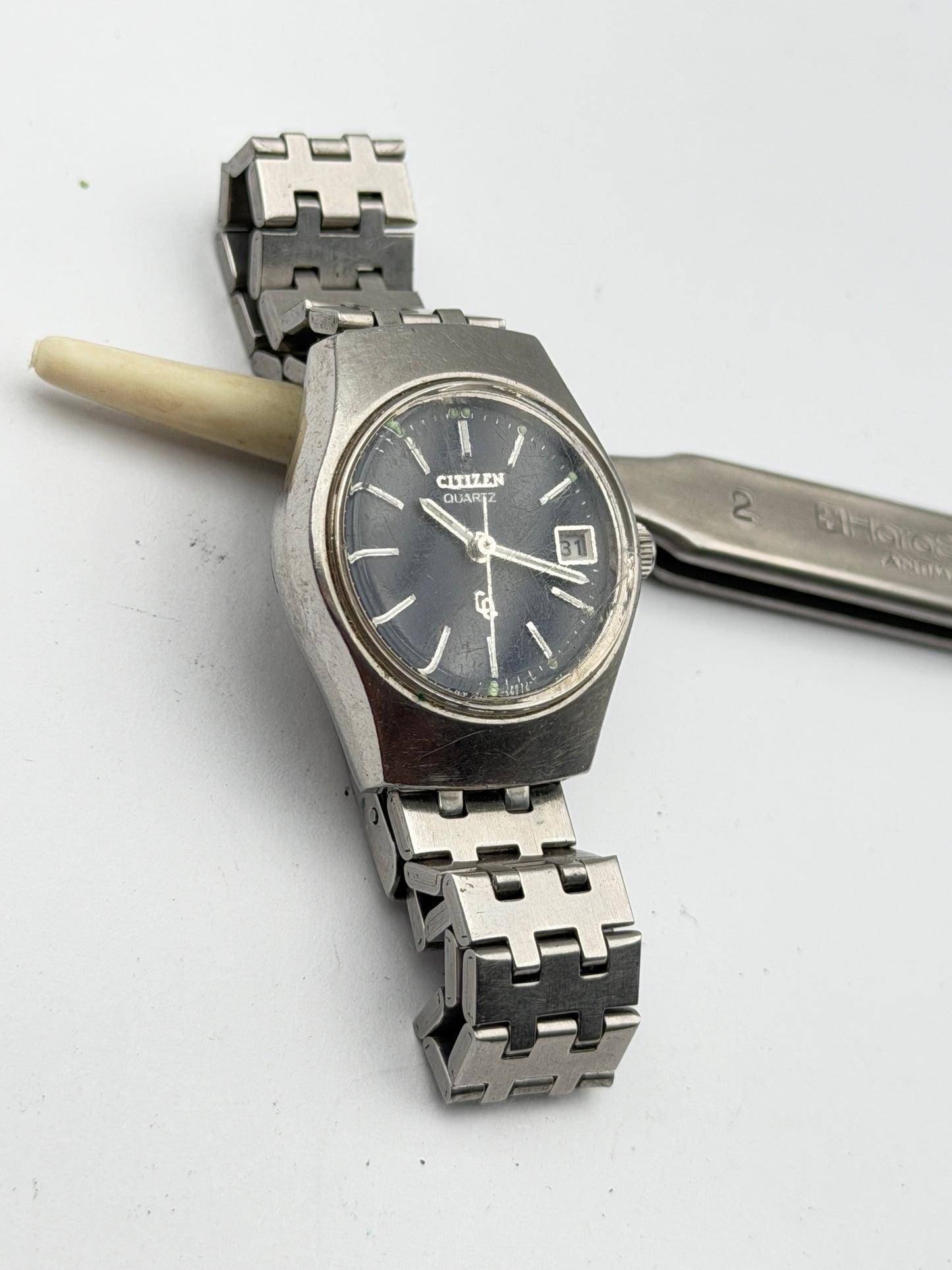 citizen quartz 47-2093 24mm