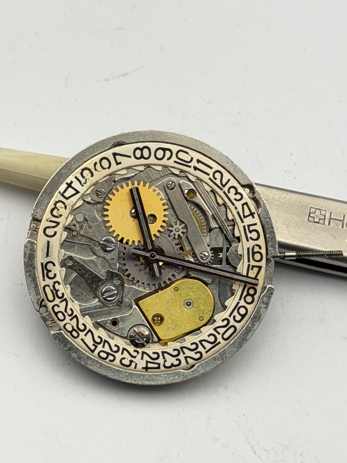 girard perregaux 352-524 movement movimento