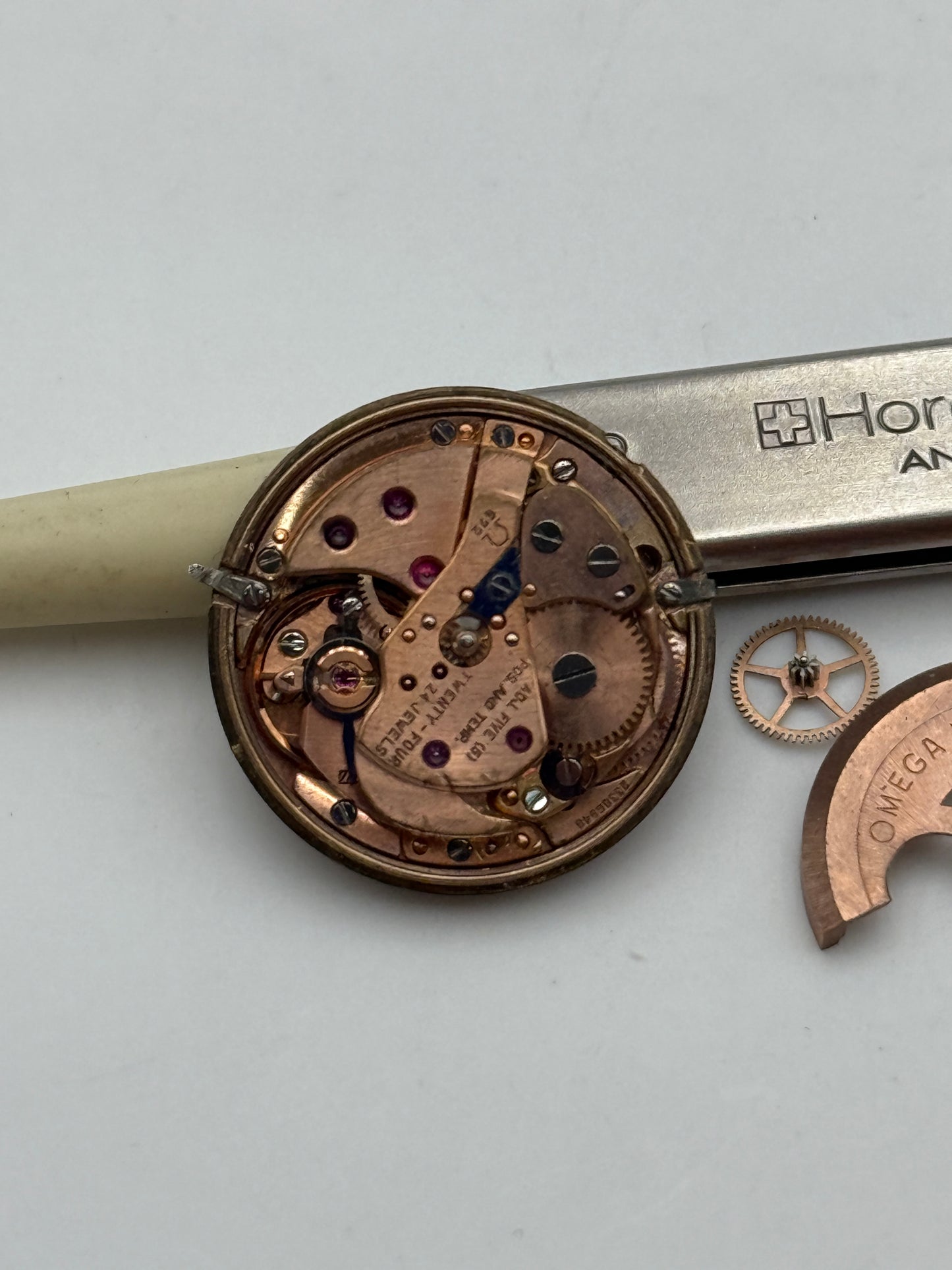 omega constellation cal.672 19mm movement movimento