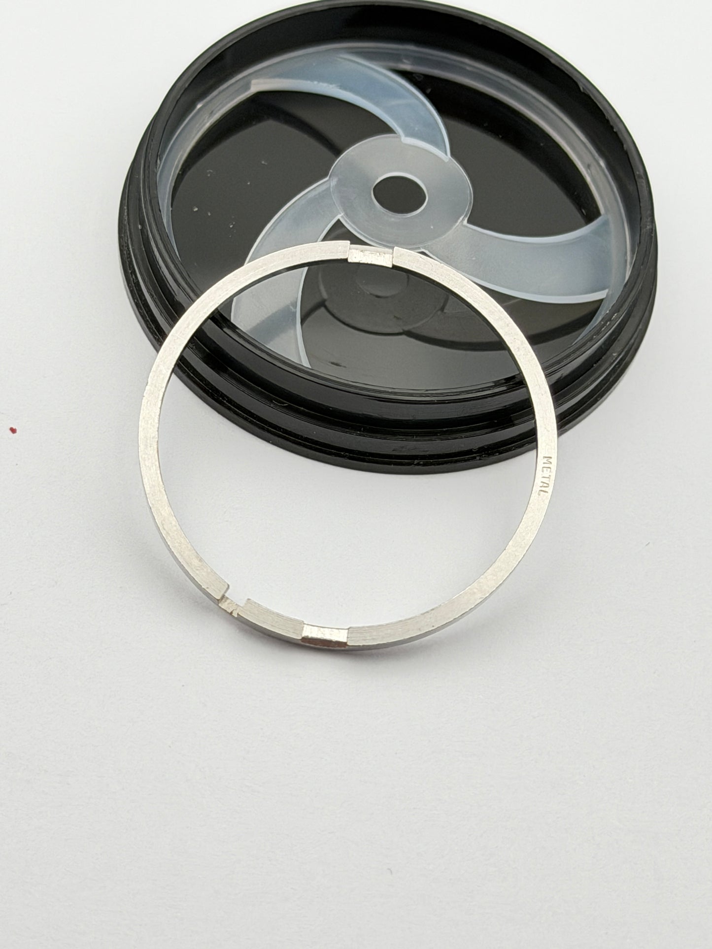 bulgari anello ferma movimento diagono carbon gold