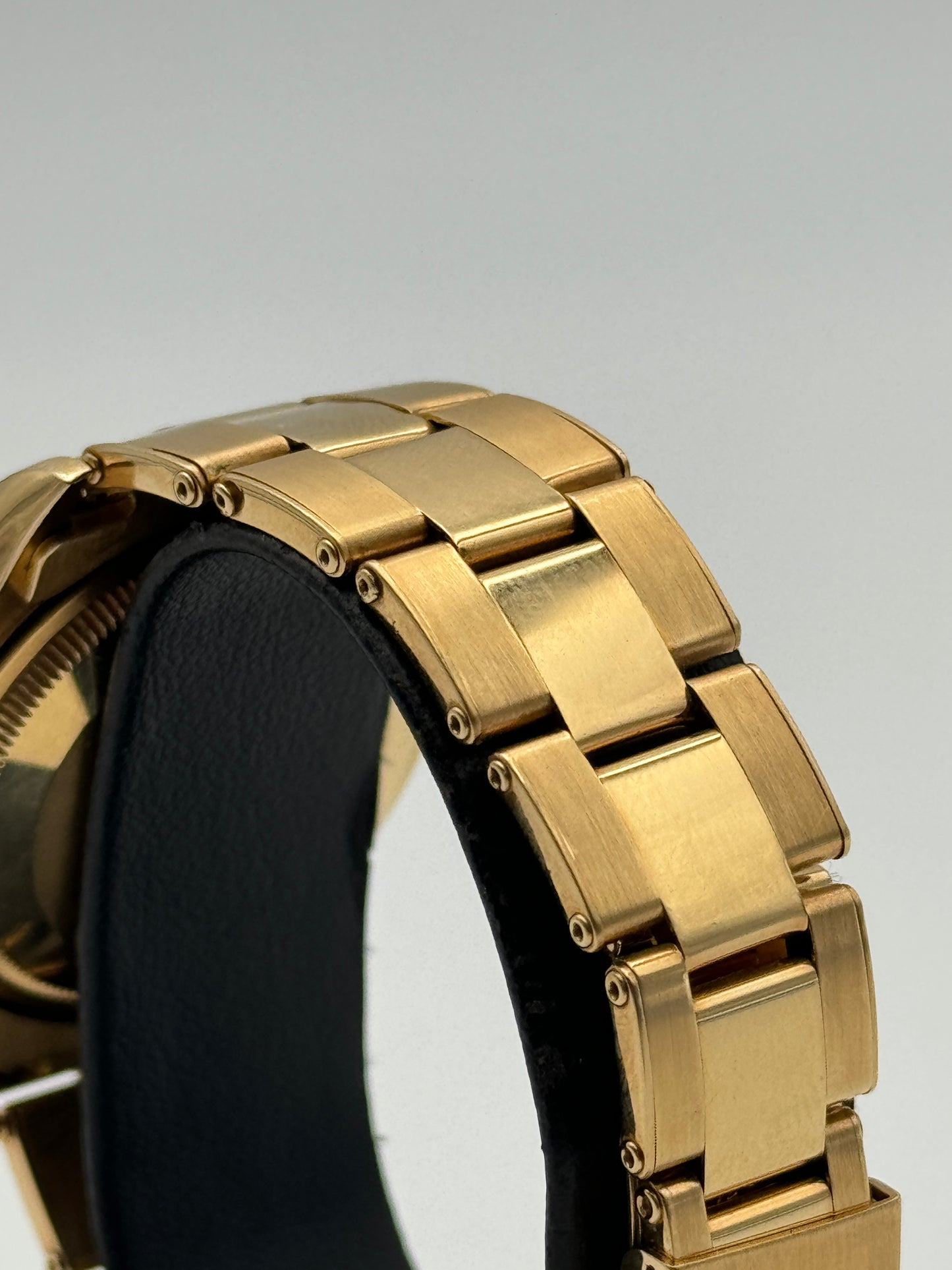 Rolex Oyster Perpetual Date 15238 full gold