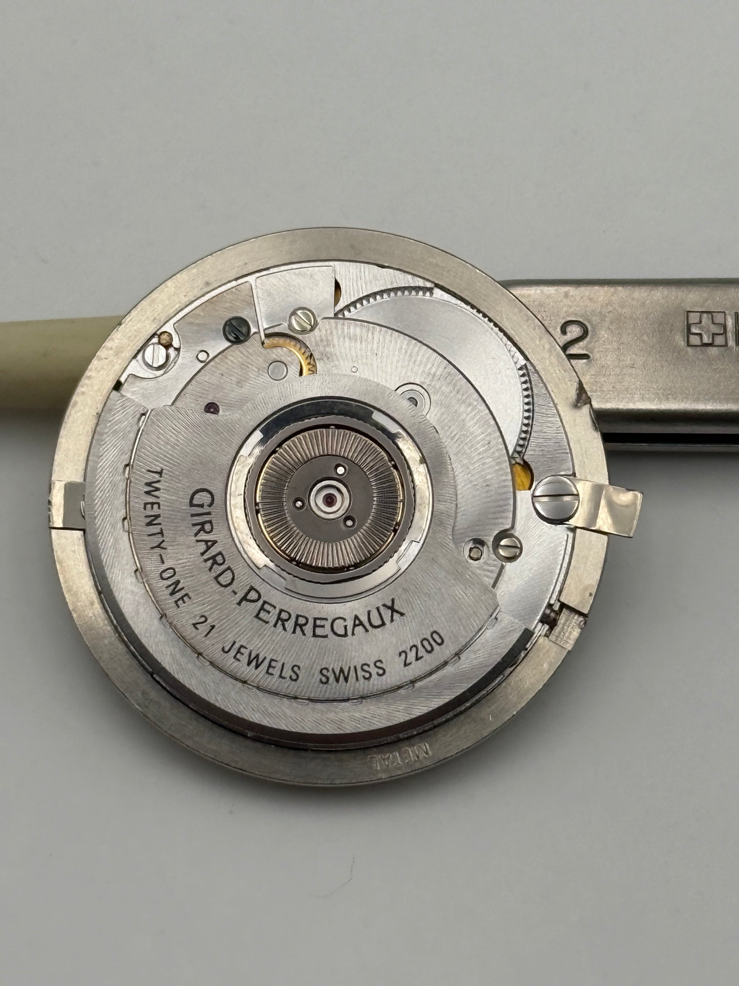 girard perregaux 2200 eta 2892 movement movimento